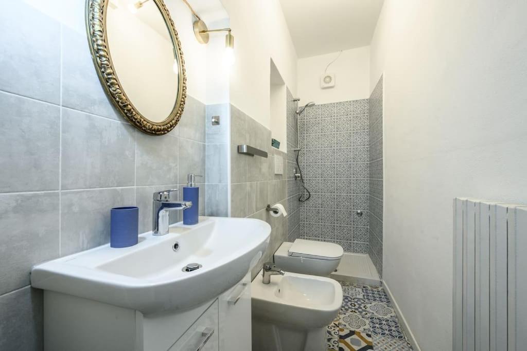 Appartement Le Finestre Sul Borgo 2 à Parme Extérieur photo