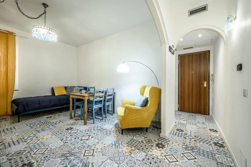 Appartement Le Finestre Sul Borgo 2 à Parme Extérieur photo