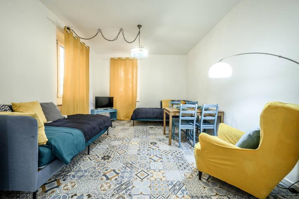 Appartement Le Finestre Sul Borgo 2 à Parme Extérieur photo